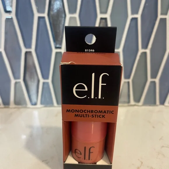 e.l.f. Lip Balm and Makeup Set in Pink - Picture 3 of 10